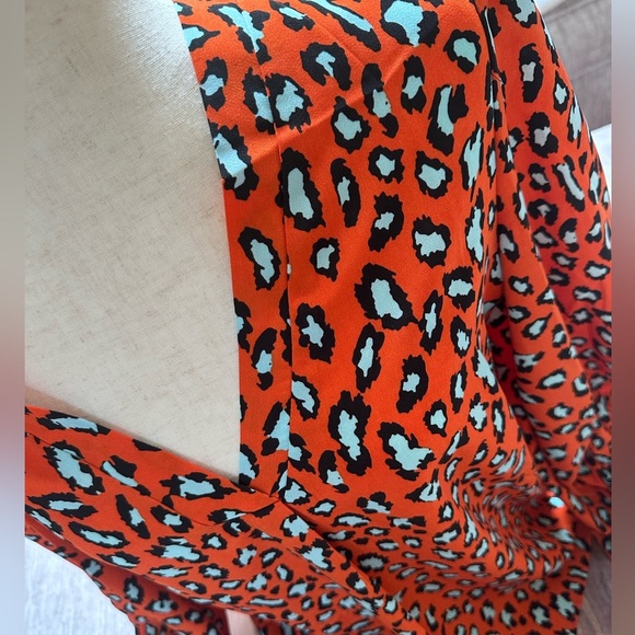 Gorgeous bubble sleeve v-neck tunic blouse - Picture 6 of 15